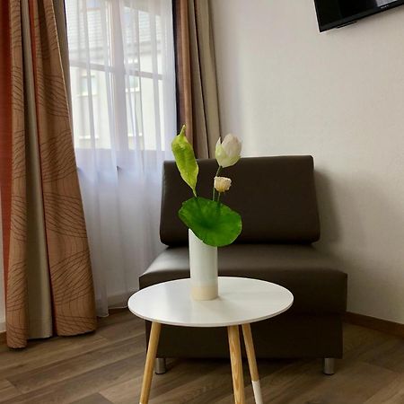 A Lotus Hotel เบิบลิงเงน ภายนอก รูปภาพ